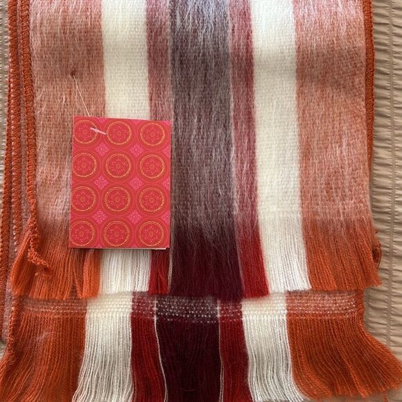 Beautiful alpaca scarf from Ecuador so soft and warm! - Picture 3 of 11